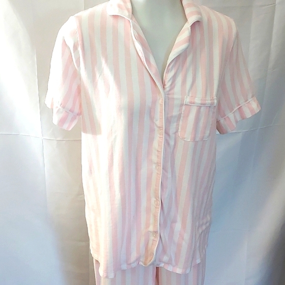 Liz Claiborne pajama set small flaw - Picture 4 of 12